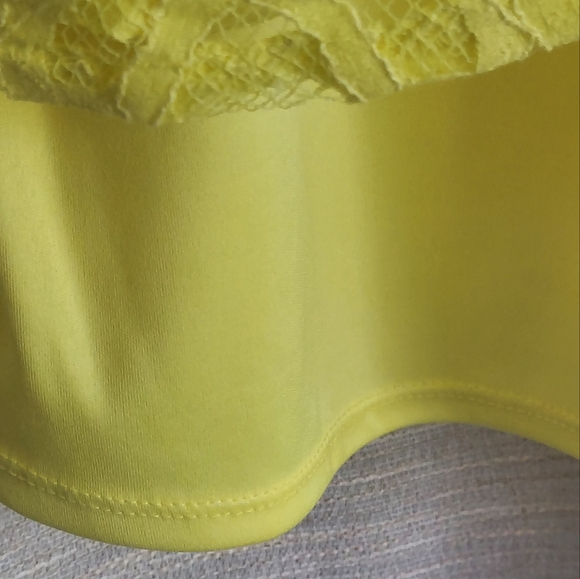 🌼Yellow-laced Sheath Dress, Size 6 petite - Picture 11 of 16